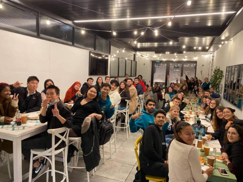 Moments de partage entre étudiants NEOMA lors d’un événement organisé par les student unions à Reims
